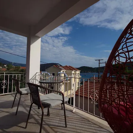 Iris Ithaca * Vathy (Ithaca)